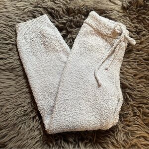 Pleshy Cozy white boucle women’s jogger lounge wear.